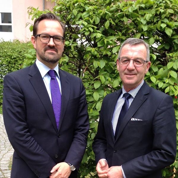 ZVG-Präsident Jürgen Mertz , rechts, mit Bertram Fleischer, der neuer Generalsekretär des Zentralverbandes Gartenbau wird.