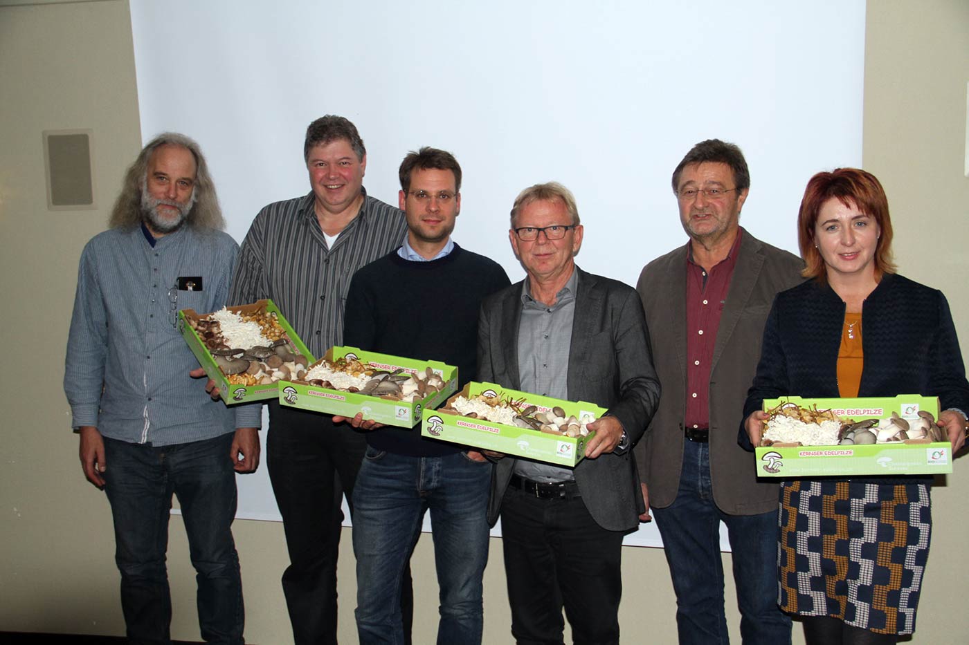 Die Akteure der HLP-Mitgliederversammlung, von links nach rechts: Jürgen Kynast(D), Dr. Johan Baars (NL), Dr. Carsten Gründemann(D), Fritz Burkhalter (CH), Ulrich Groos (D) und Natalie Rangno (D).