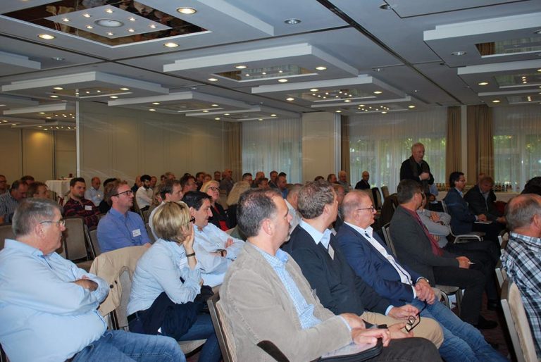 Konzentriertes Zuhören war bei den Fachvorträgen im Saal gefragt.